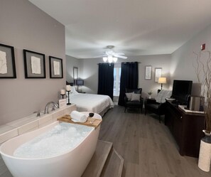 Iron/ironing board, free WiFi, bed sheets - Two bedroom, Two Bathroom Condo| Pigeon Forge| Old Mill| Sleeps 6 (Pigeon Forge)