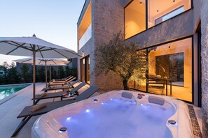 Terrace/patio - Luxury Villa with pool and jacuzzi near Poreč (Vabriga)