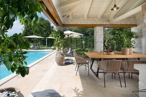 Outdoor dining - Villa Elena beautiful holiday home with private pool and sport courts for 8 guests (Ladici)