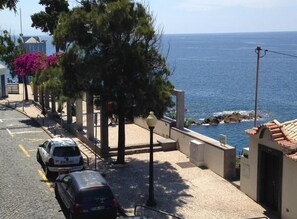 Parking - VCGuesthouse Tower's Room (Funchal)
