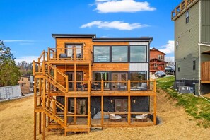 Exterior - *Gorgeous 5BD Lodge w/ POOL! Hot Tub + Theater* (Sevierville)