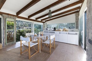 3 camere