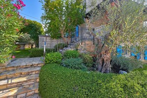 Property grounds - Villa Simone near Poreč for 8 people with private pool and BBQ, pets welcome (Kirmenjak)