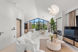 TV - Villa Flores beautiful modern equiped holiday home with private pool for 6 guests (Frata)