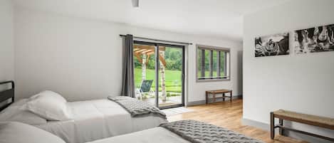 5 soverom, wi-fi (inkludert) og sengetøy