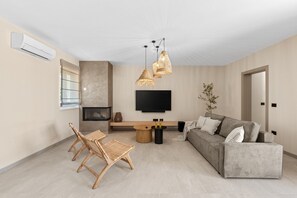 TV - Beautiful Villa Vita for a holiday with private pool and BBQ for 6 guests (Beram)