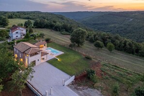 Exterior - Beautiful Villa Vita for a holiday with private pool and BBQ for 6 guests (Beram)