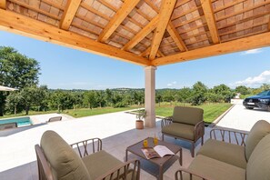 Terrace/patio - Beautiful Villa Vita for a holiday with private pool and BBQ for 6 guests (Beram)