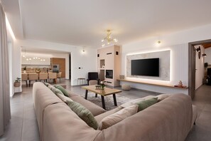 TV - Luxury Villa Filton for up to 12 guests with private pool, sauna, jacuzzi, and game room. (Markovici)