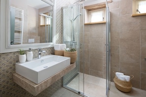 Shower, towels - Luxury Villa Nevia for 10 guest's with private pool and sport court's. (Ladici)