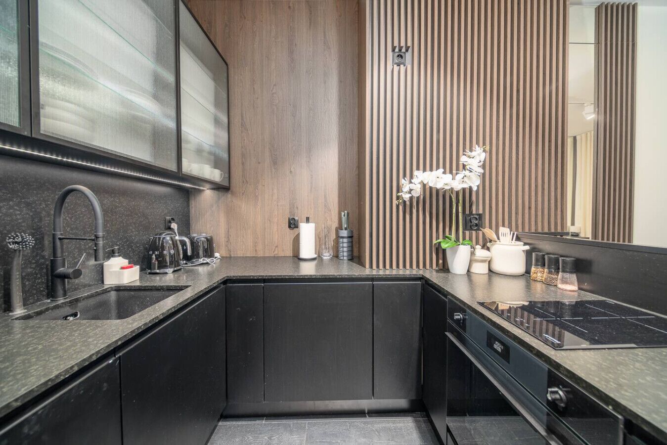 Fridge, oven, stovetop, dishwasher