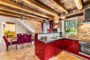 Fridge, microwave, oven, stovetop - Bautifull Villa Zvonar for up to 8 guests with private pool and jacuzzi in the peaceful village of Rakotule. (Rakotule)