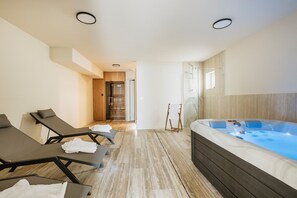 Interior - Villa Mila with private pool and jacuzzi for up to 10 guests (Višnjan)