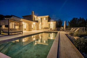 A heated pool - Villa Mila with private pool and jacuzzi for up to 10 guests (Višnjan)