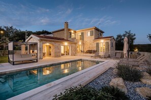 A heated pool - Villa Mila with private pool and jacuzzi for up to 10 guests (Višnjan)