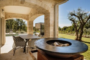 Outdoor dining - Villa Mila with private pool and jacuzzi for up to 10 guests (Višnjan)