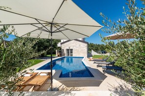 Pool - Villa Nina with private pool for 6 guests near Poreč (Bonaci)