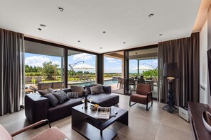 TV - Villa Visignano with private pool and jacuzzi for 8 guests (Višnjan)