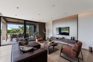TV - Villa Visignano with private pool and jacuzzi for 8 guests (Višnjan)
