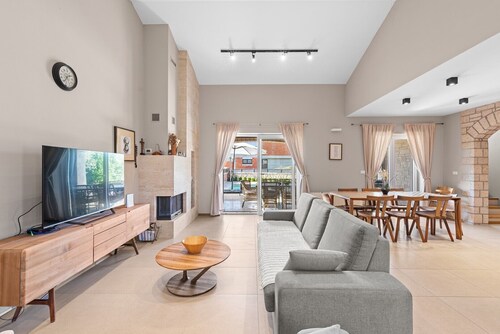 Villa Dominika with private pool and BBQ for 8 guests in Kaštelir