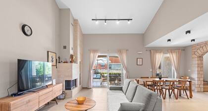 Villa Dominika with private pool and BBQ for 8 guests in Kaštelir