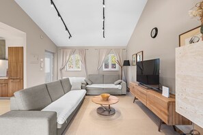 TV - Villa Dominika with private pool and BBQ for 8 guests in Kaštelir (Kaštelir)