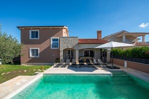 Pool - Villa Dominika with private pool and BBQ for 8 guests in Kaštelir (Kaštelir)