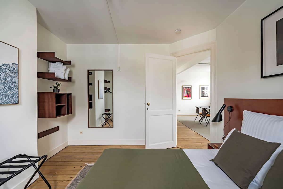 Apartment | Blackout drapes, iron/ironing board, free WiFi