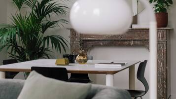 Appartement, uitzicht op de stad | Woonruimte