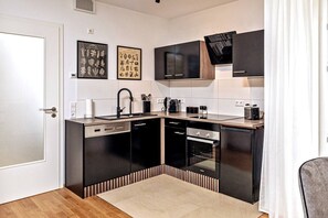 Oven, stovetop, dishwasher, paper towels