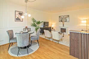 Dining - Stylish vacation apartment in Dresden with balcony - quiet & central (Dresden)