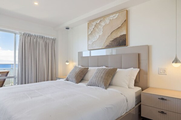 Room - IA21 Ocean Breeze Retreat: Luxe High-Rise 21F (Honolulu)