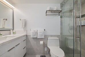 Hair dryer - Ocean Breeze Retreat: Luxe High-Rise 21F (Honolulu)