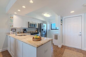 Fridge, microwave, oven, stovetop - ☀️Beachfront | Incredible Views | Carlos Pointe #532☀️ (Fort Myers Beach)
