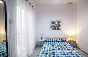 Iron/ironing board, Internet, bed sheets - San Isidro Courtyard (cadiz)