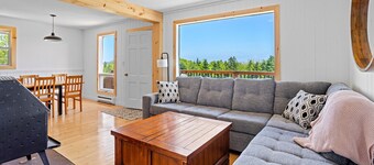 Ocean Echo Cabin 1 for families/groups. Close to beaches, hikes, and ski hill!