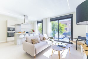 Smart TV - Suites Brisamar IV by VillaGranCanaria (Las Palmas de Gran Canaria)