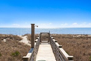 Beach nearby - Oceanfront with private boardwalk to beach! (Holden Beach)