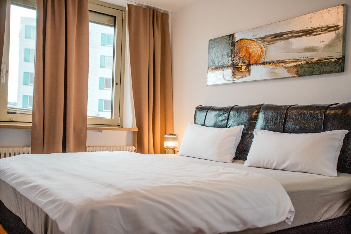 2 Schlafzimmer, Schreibtisch, Bügeleisen/Bügelbrett, WLAN