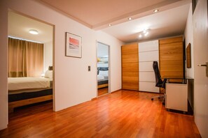 2 bedrooms, desk, iron/ironing board, WiFi