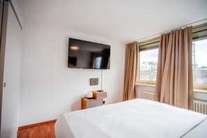 2 bedrooms, desk, iron/ironing board, WiFi - AMA Executive Stay 65m² Near Central Station (Nuremberg)