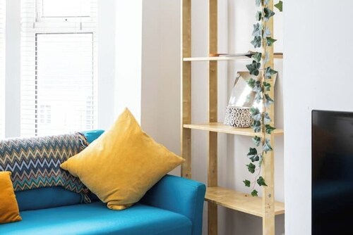 Cosy 3-Bedroom Home by Ormeau Road | Cafés, Parks & City Close