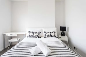 3 quartos, ferros/tábuas de passar roupa, Wi-Fi, roupa de cama