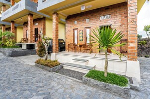 Escritorio y espacio para trabajar con laptop 