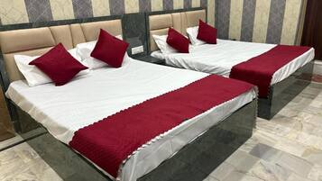 Escritorio, espacio para trabajar con un portátil, wifi gratis