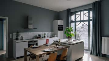 Apartament superior | Cuina privada | Frigorífic, microones, forn i placa de cuina