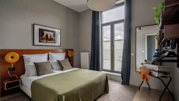 Superior Apartment | Laptop workspace, blackout curtains, iron/ironing board, free WiFi