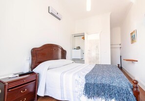 Iron/ironing board, WiFi, bed sheets - VCGuesthouse Neto's Room (Funchal)