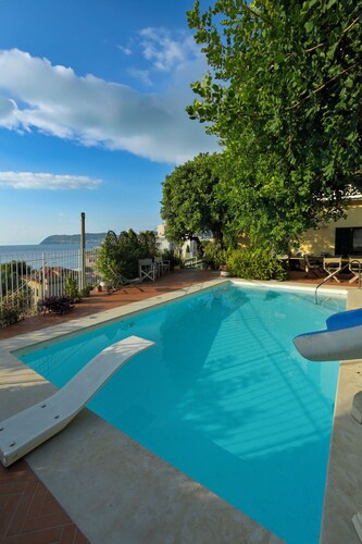 Villa "Belle Epoque" sea view with swimming pool. Only 100 meters from the sea.