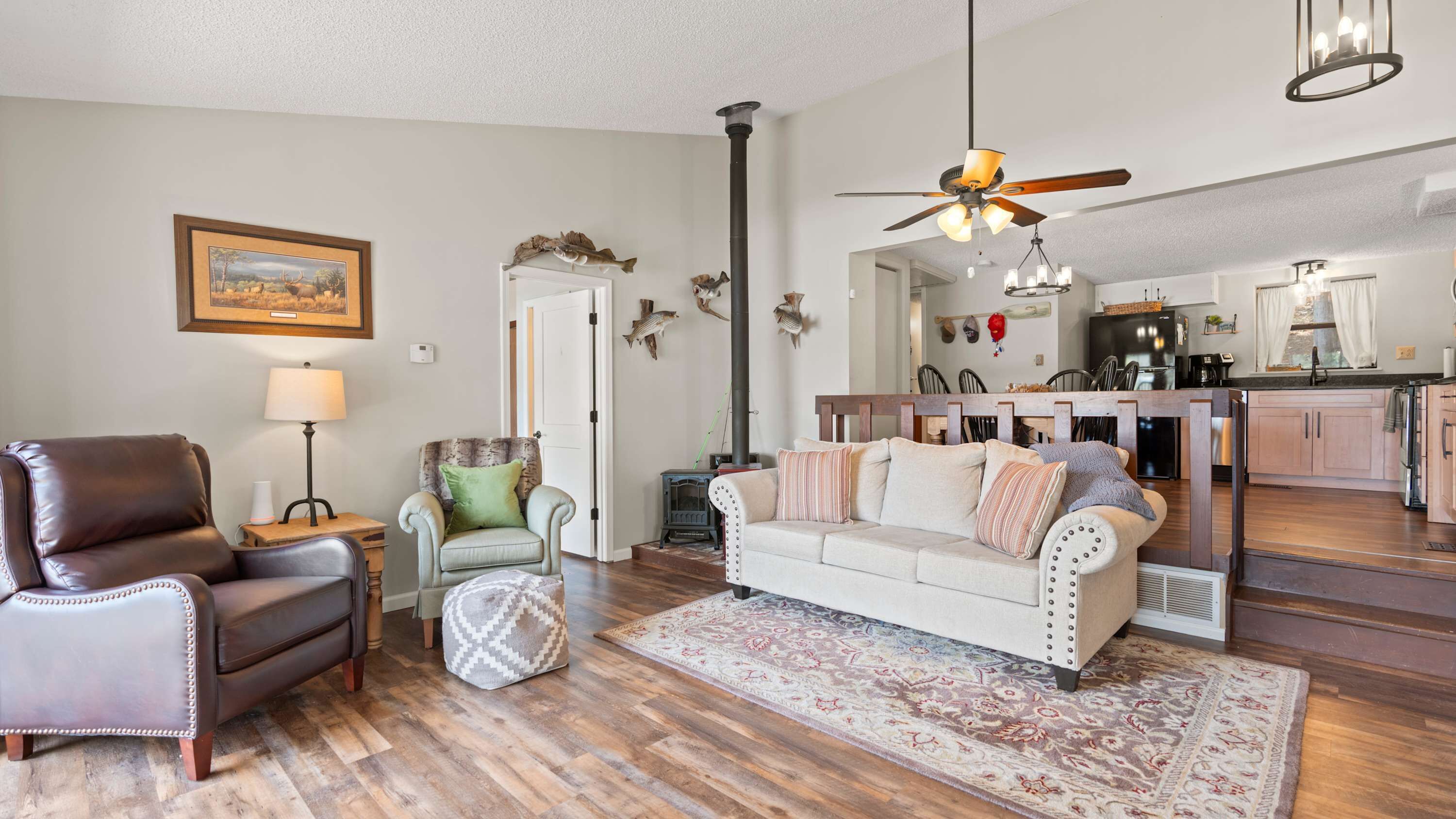 House, Multiple Beds, Patio (Honey Hole) | Living area